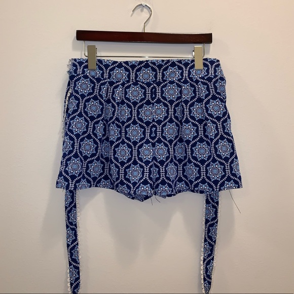 Alya Blue & White Design shorts size M - Picture 2 of 10